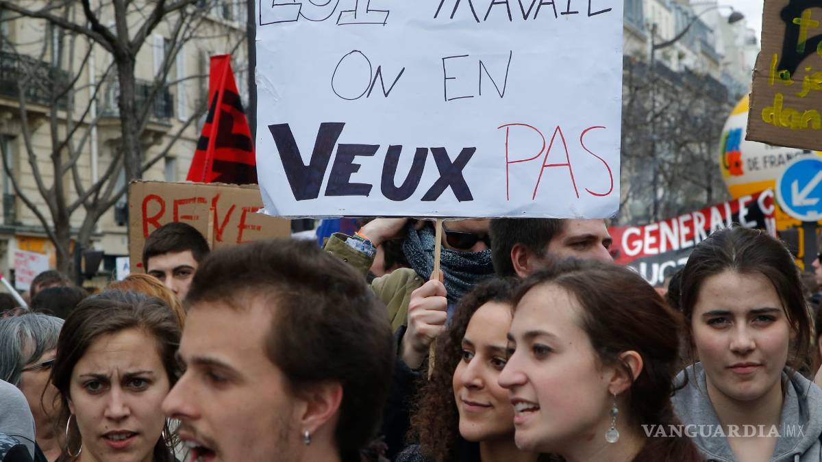 Miles de estudiantes protestan contra reforma laboral en Francia