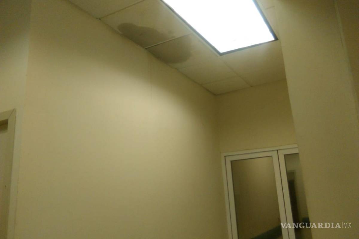 $!Lluvias revelan gran cantidad de goteras en el Centro Estatal del Adulto Mayor en Saltillo