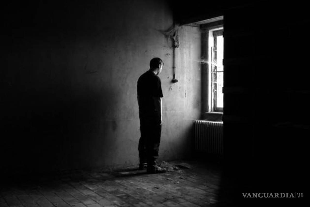Experta explica por qué los hombres se suicidan; sentir que la vida no vale nada