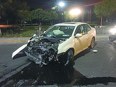 Chocan auto, no se ponen de acuerdo en el pago de daños y acaban golpeados en Saltillo