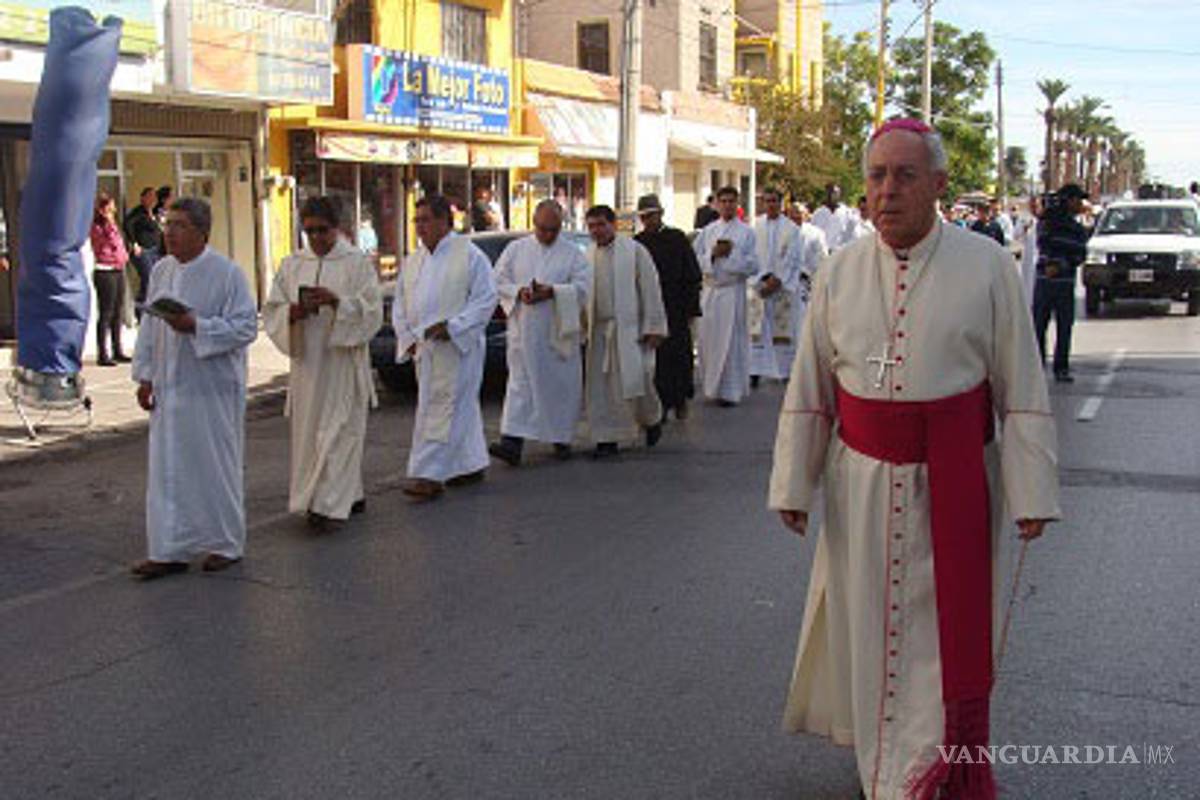 Preside Obispo Guadalupe Galván misa Crismal en Torreón