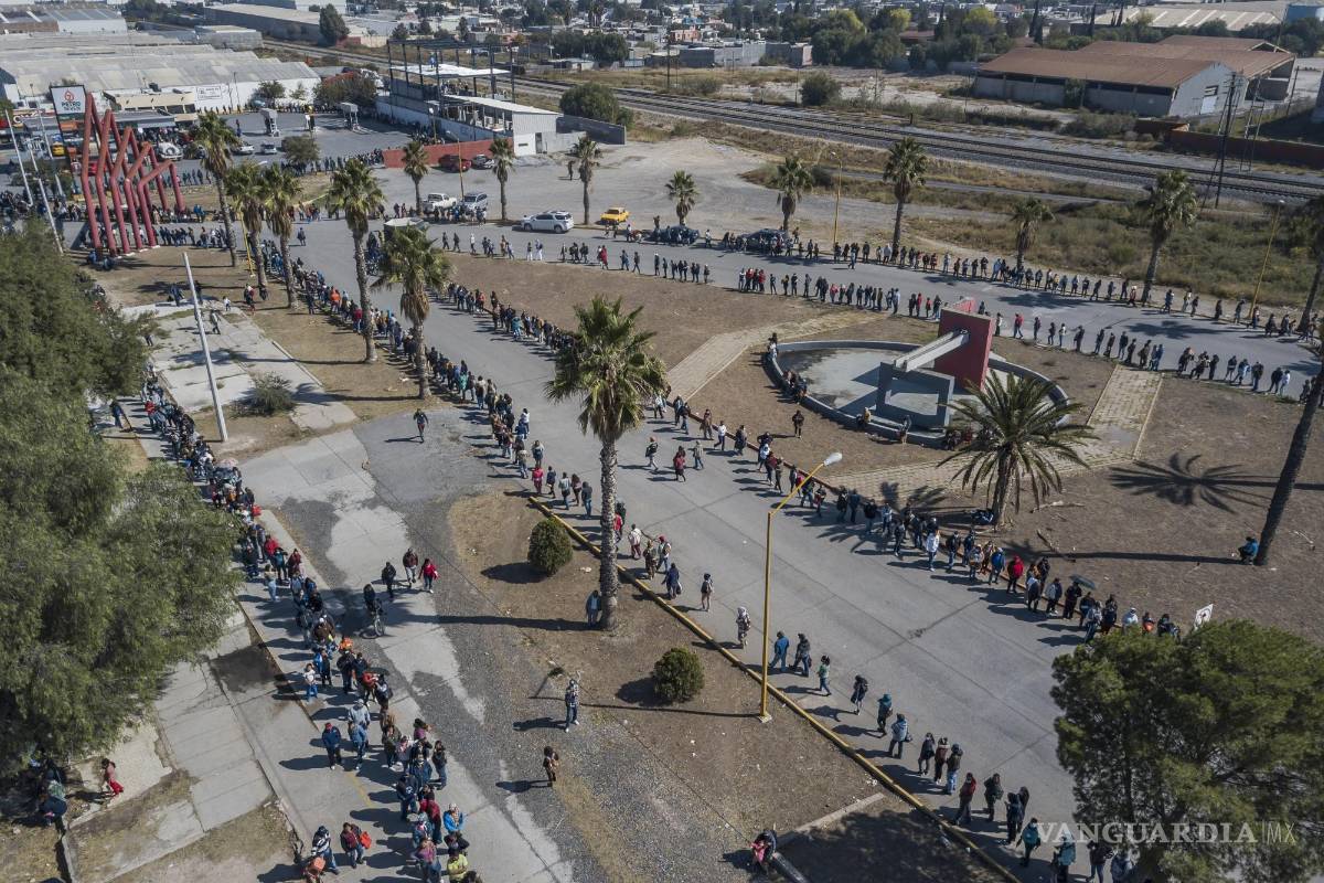 Falla de nuevo logística en Saltillo: quedan cientos sin vacuna COVID-19
