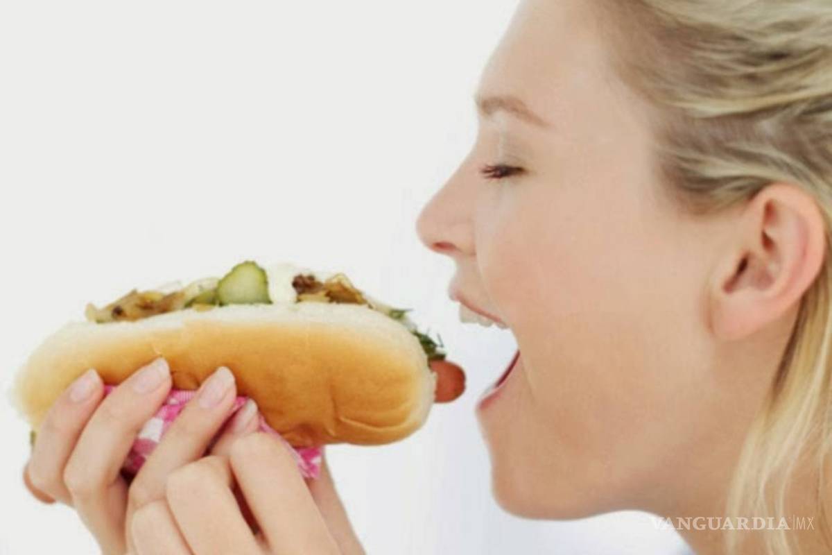 Hallan ADN humano en un 2 % de los hot dogs en EU