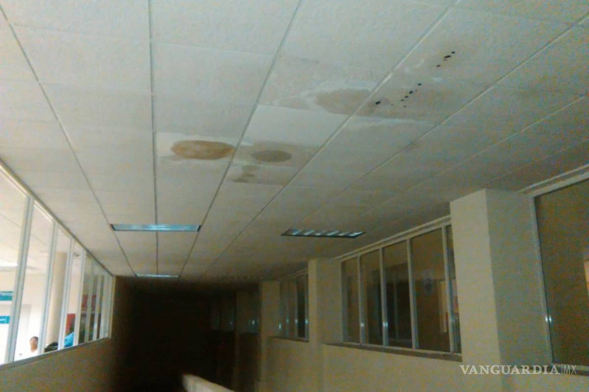 $!Lluvias revelan gran cantidad de goteras en el Centro Estatal del Adulto Mayor en Saltillo