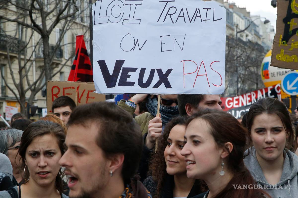 Miles de estudiantes protestan contra reforma laboral en Francia