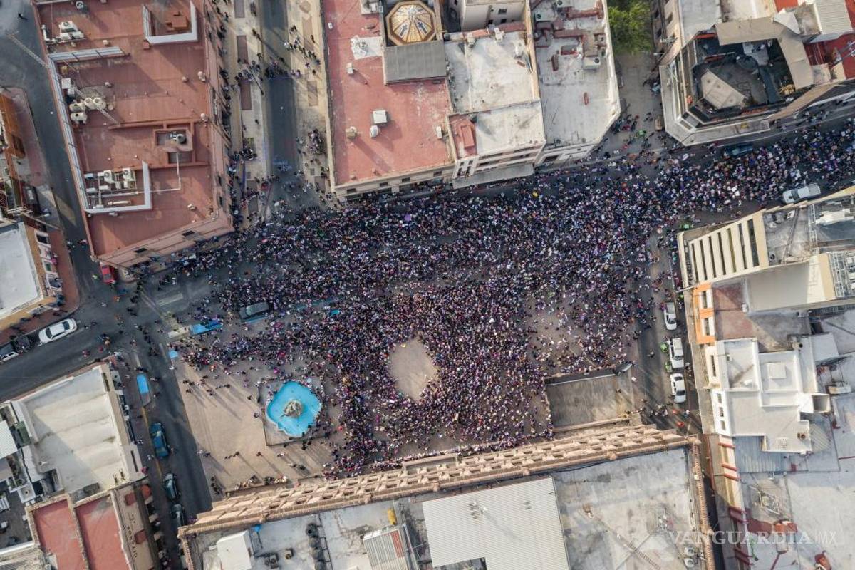 8M: Entre el dolor y la rabia con el grito de “Ni una más” miles de mujeres toman las calles en México (fotos)