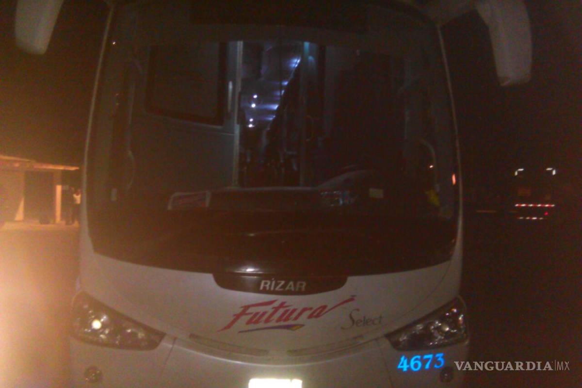 Asaltante mata a cómplice para frenar masacre en autobús en Coahuila