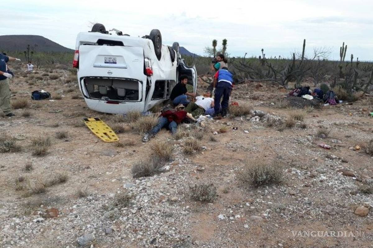 $!Vuelca caravana de la aspirante ‘Marichuy’