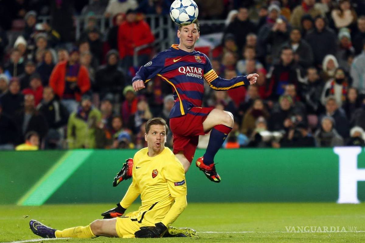 Acaricia Lionel Messi su quinto Balón de Oro