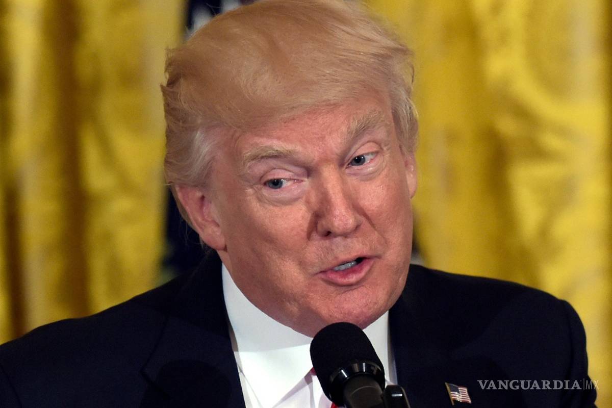 Asegura Donald Trump que el Kremlin debe estar riéndose de EU