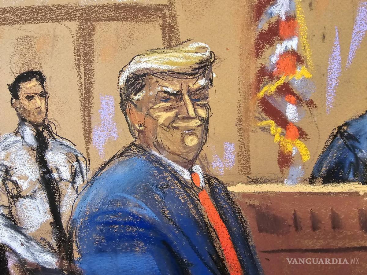 $!Dibujo donde aparece Donald Trump, mientras sonríe a los miembros del jurado durante la audiencia de selección estos en el Tribunal Penal de Manhattan.