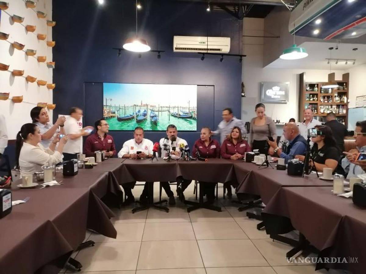 $!Ricardo Mejía Berdeja, ex candidato a gobernador de Coahuila, respaldó a Shamir Fernández y criticó las acciones del actual alcalde en materia de servicios básicos.