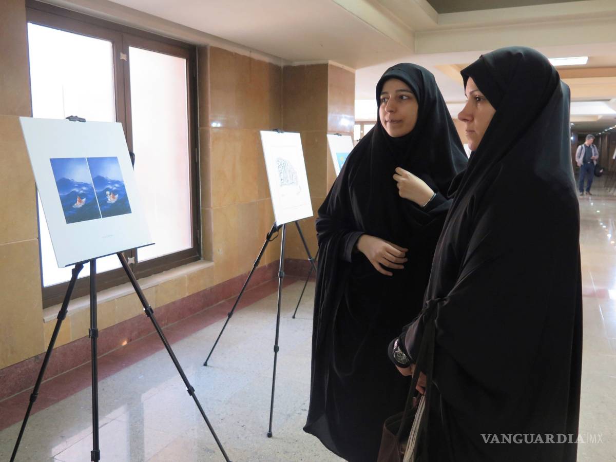 $!Exponen en Irán con humor y arte la “ignorancia" de Donald Trump