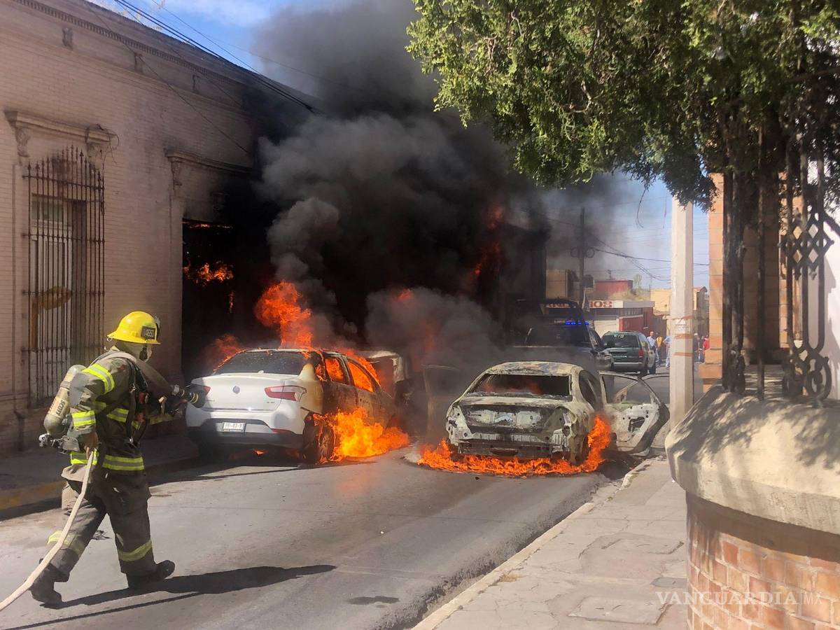 $!No se reportan personas lesionadas, pero sí cuantiosos daños materiales en los vehículos estacionados.