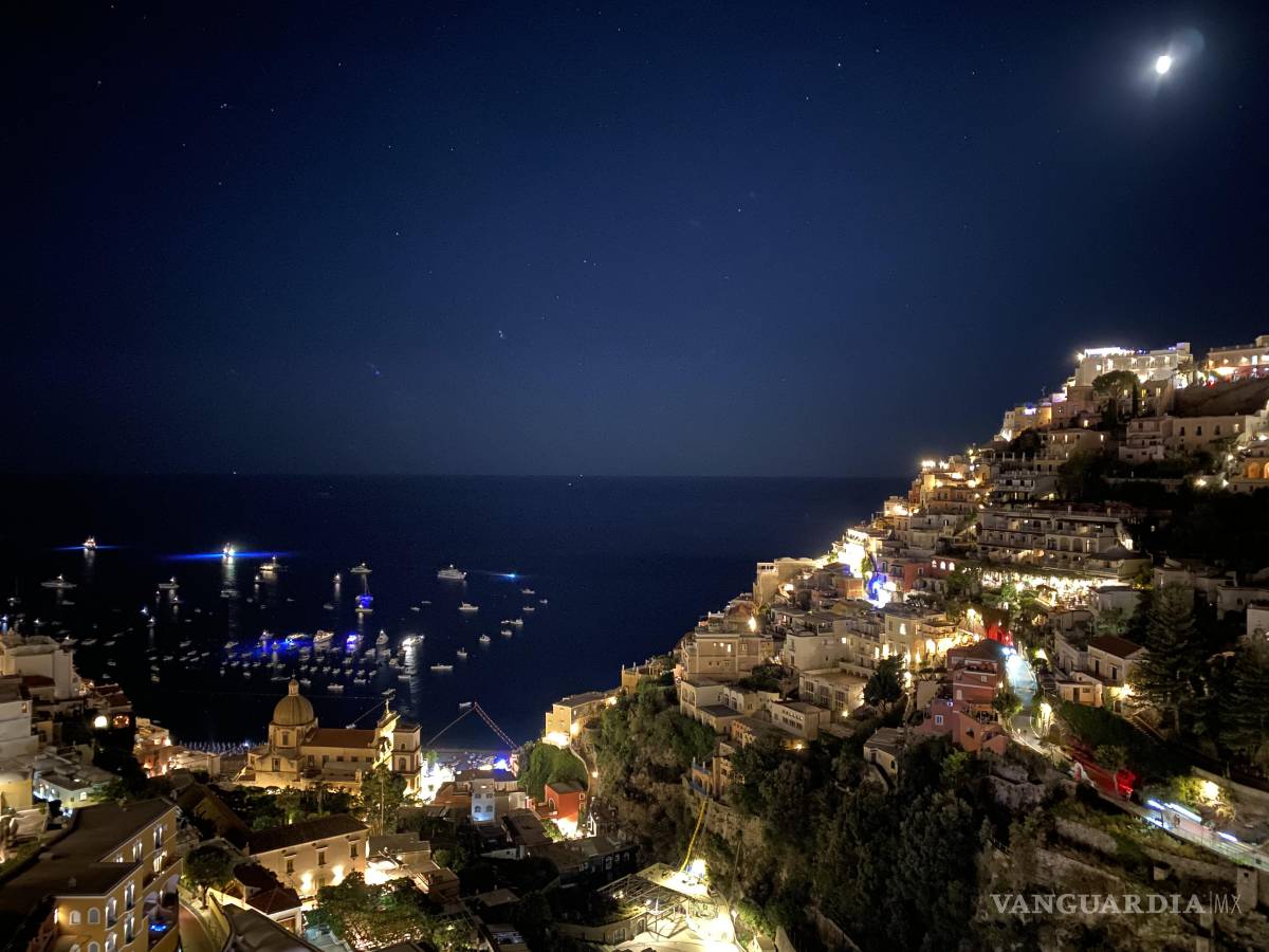 $!La Luna en Positano. Costa amalfitana de Italia.