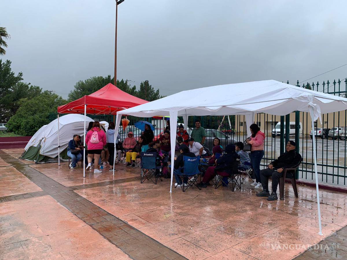 $!La lluvia no fue obstáculo para los fanáticos de la artista.