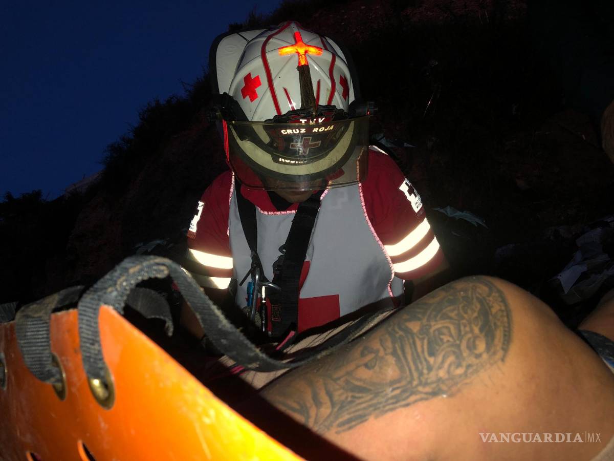 $!Terminó con una fractura tras caer.