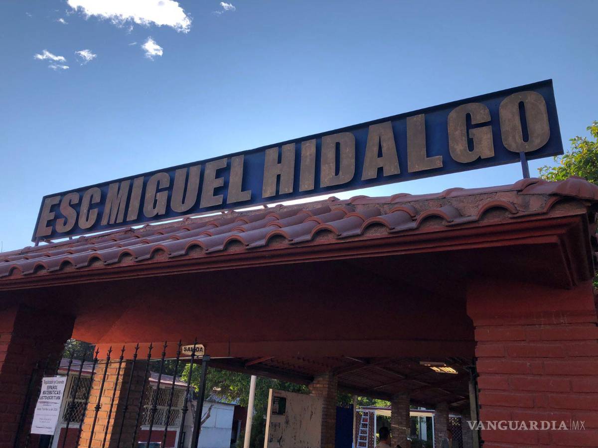 $!Representantes de la Secretaría de Educación de Coahuila se reunieron con los padres de familia para discutir soluciones ante las quejas por el descuido en la infraestructura escolar.