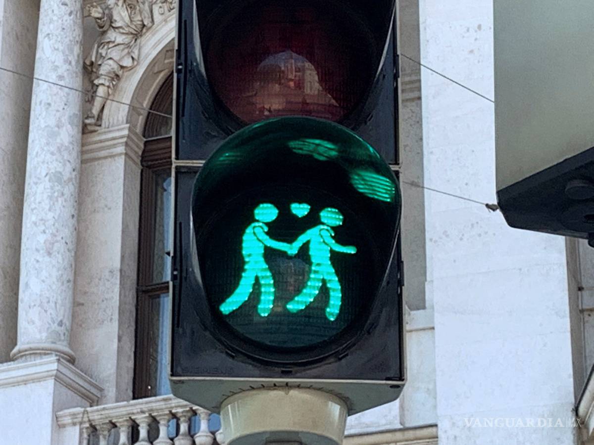 $!Viena celebra el EuroPride con paso peatonal con los colores de la bandera LGTB