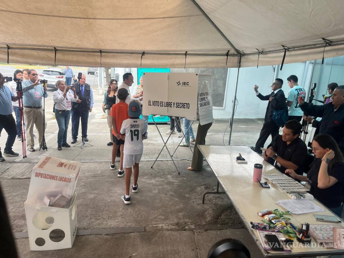 $!El gobernador de Coahuila, Manolo Jiménez Salinas, destacó que la jornada electoral de este domingo se ha desarrollado en un ambiente de tranquilidad.