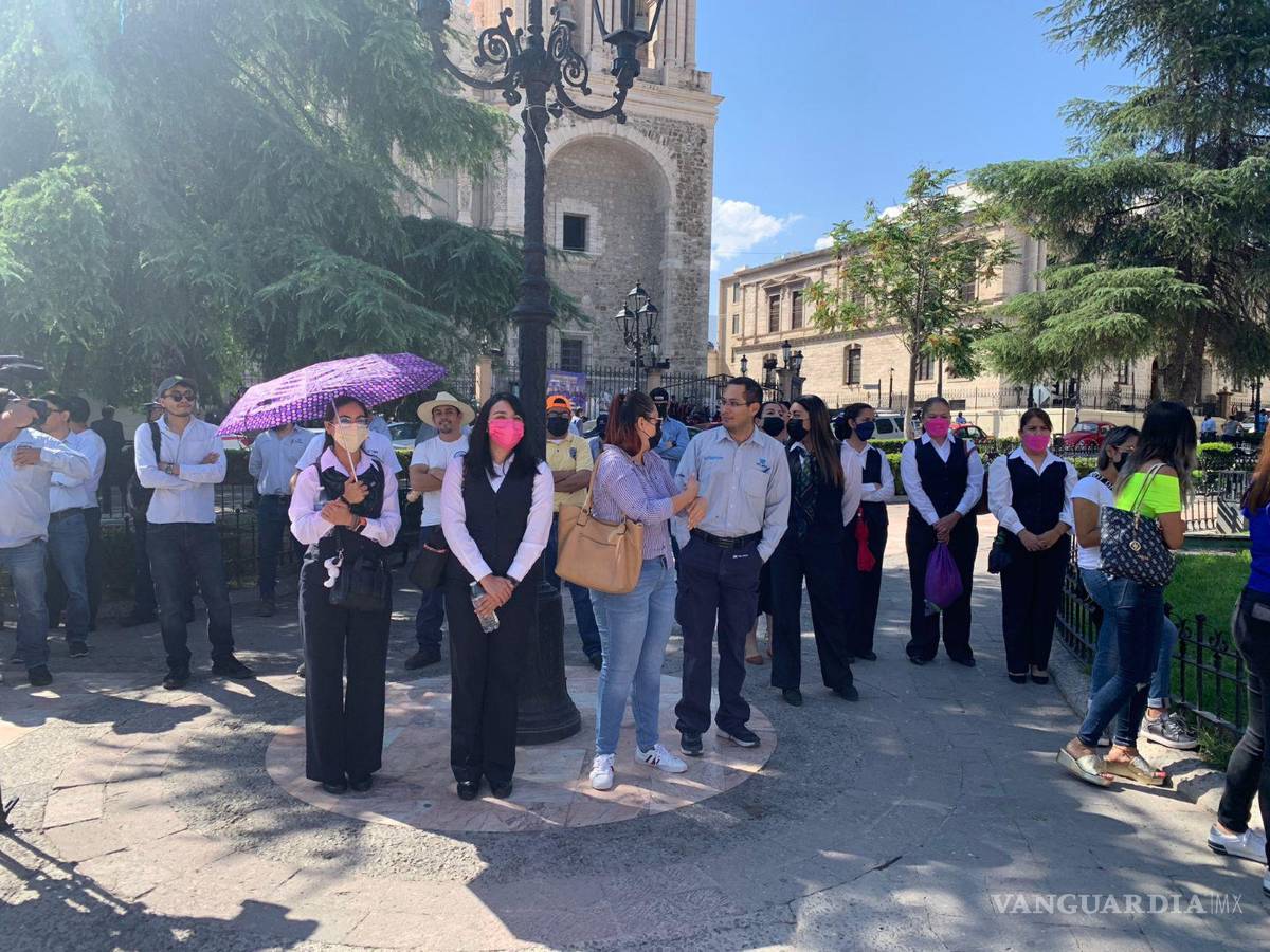 $!Personal sindicalizado de Telmex se manifiesta frente a Palacio de Gobierno para exigir se respeten sus derechos laborales.
