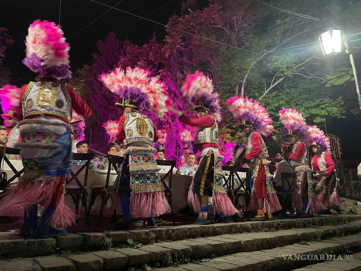 $!En esta cena especial en Santa Anita se contó con la presencia de matlachines.