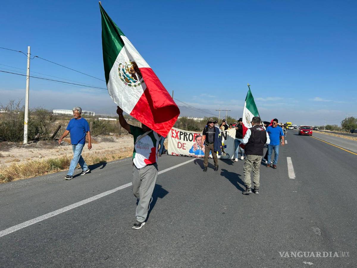 $!Adultos mayores y personas con discapacidad se sumaron a la marcha que busca presionar a autoridades estatales y federales.