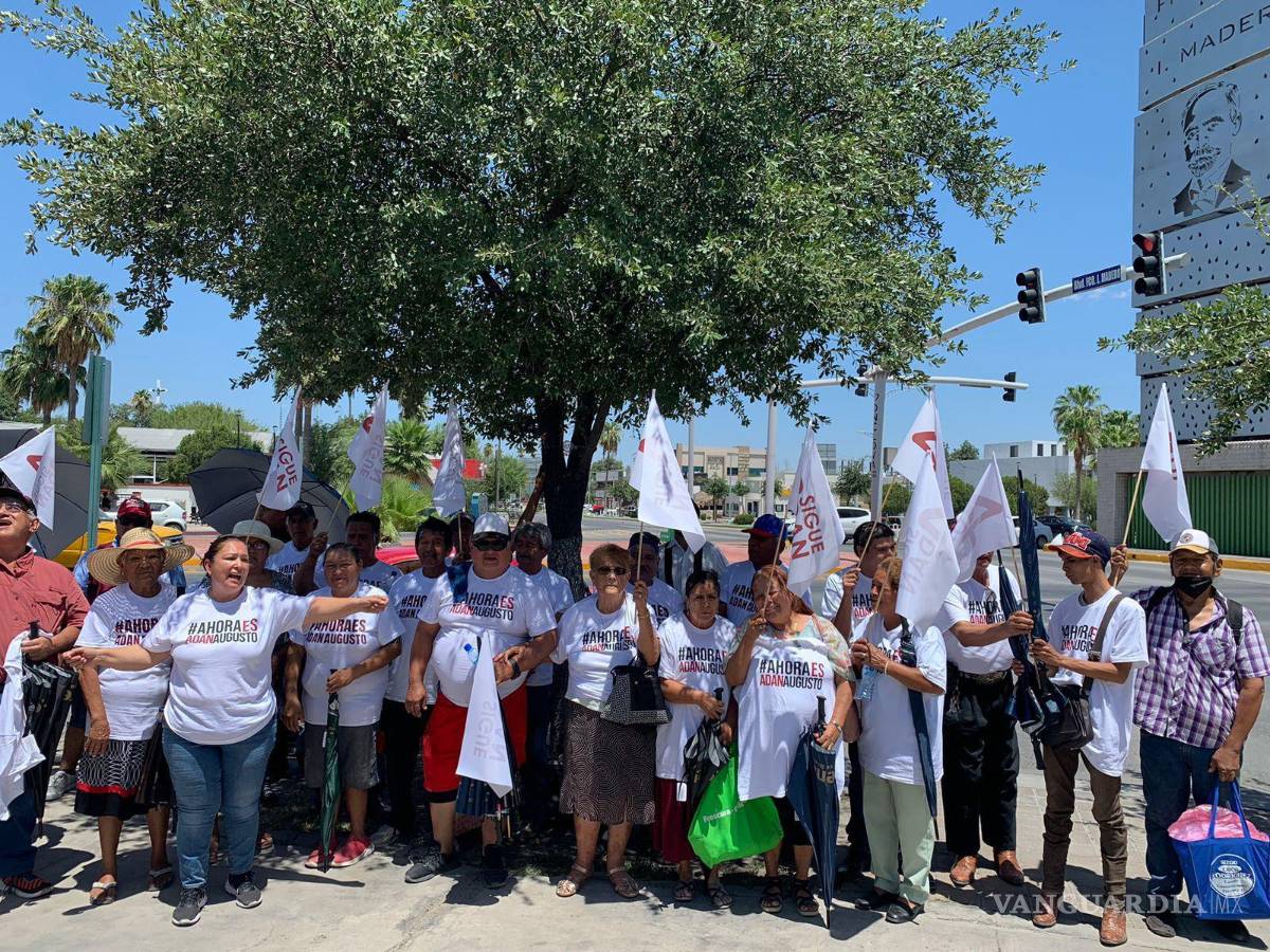 $!Los simpatizantes de Adán Augusto López volantearon en diversos puntos de la ciudad.