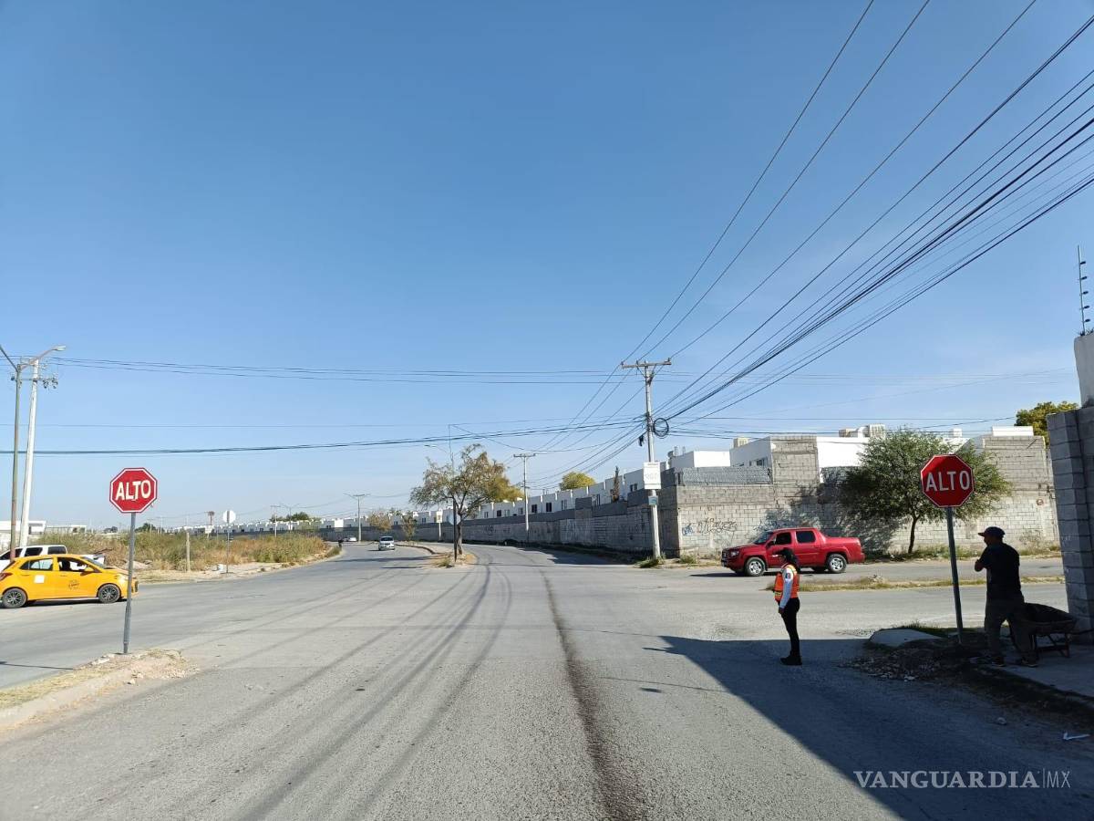 $!Se colocaron señalamientos oficiales de alto en ambos sentidos de la calzada La Joya, en el cruce con la calle Rocosa.