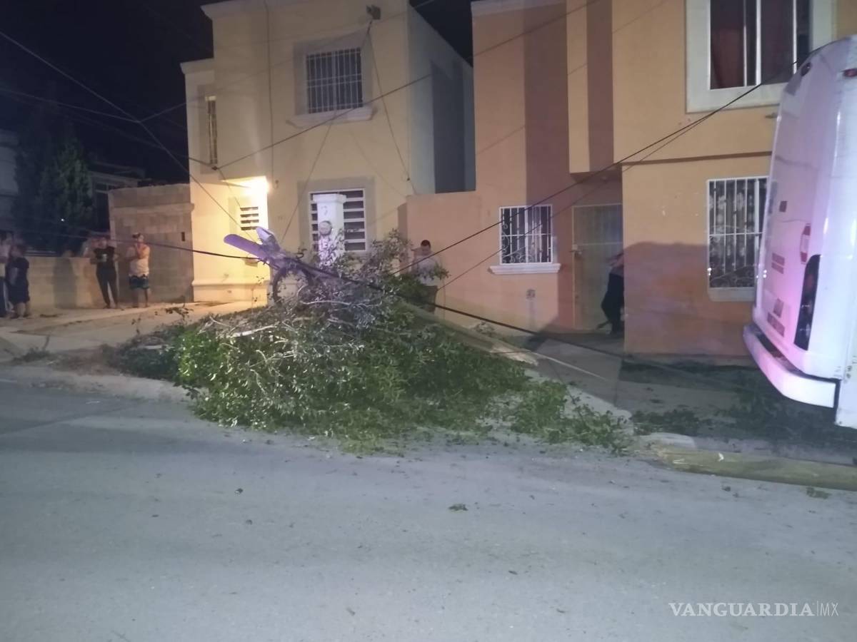 $!La situación alarmó a madres de familia, quienes buscaron de manera desesperada a sus hijos.