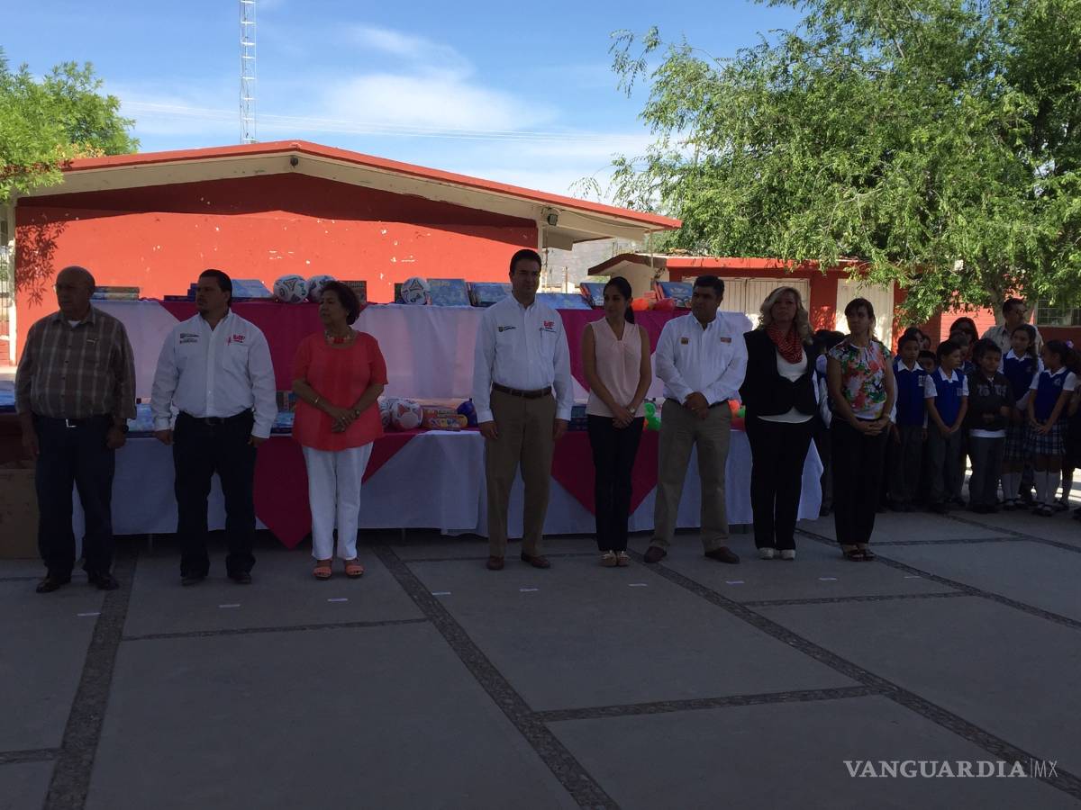 $!Niños intercambian pistolas de juguete por juegos de mesa en Coahuila