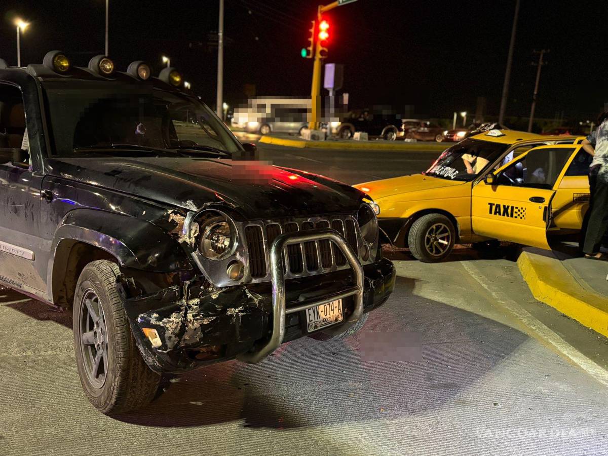 $!Autoridades de Tránsito acudieron al sitio y detuvieron al conductor.