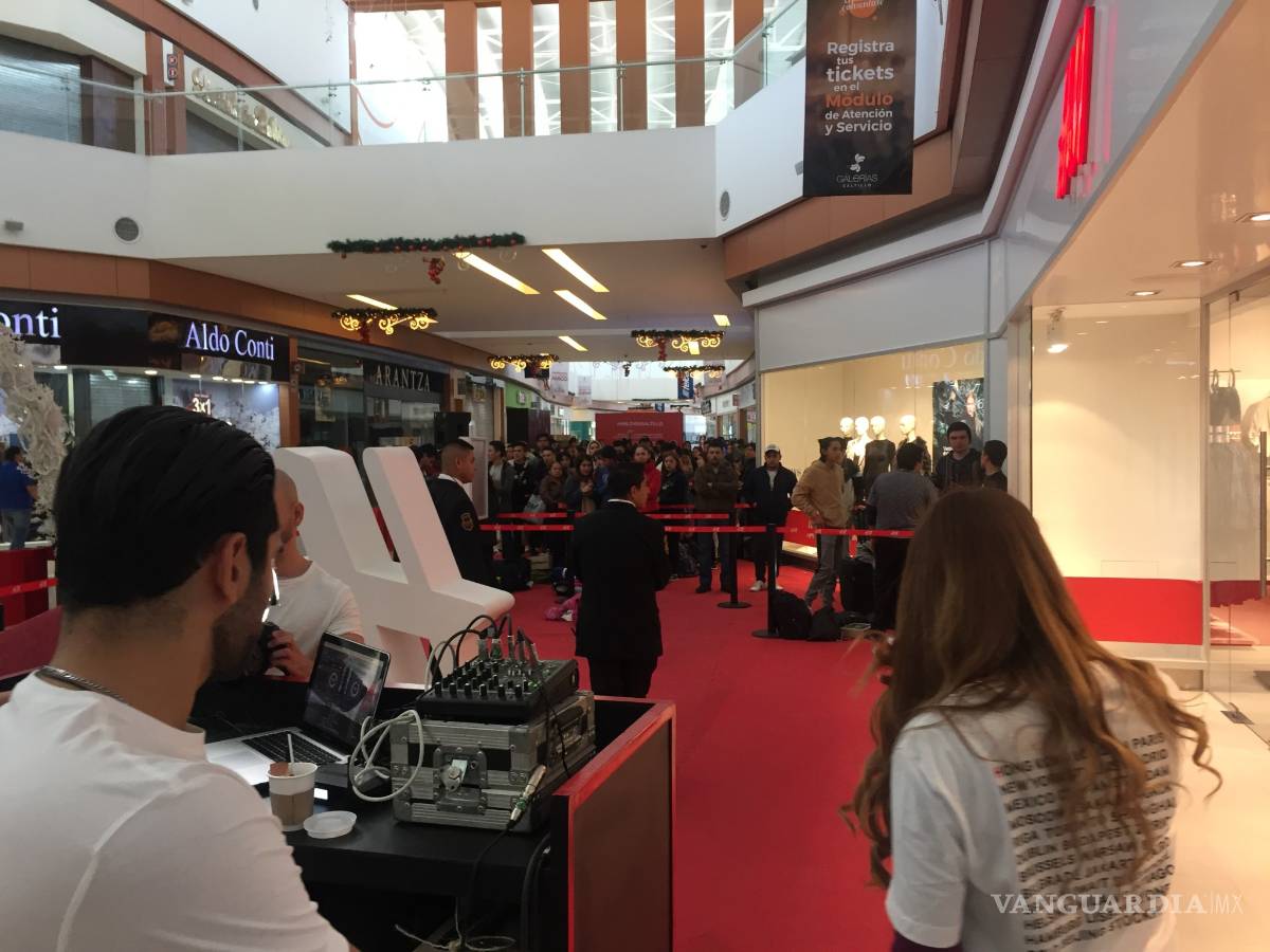 $!Madrugan para entrar a la primera tienda H&amp;M en Saltillo