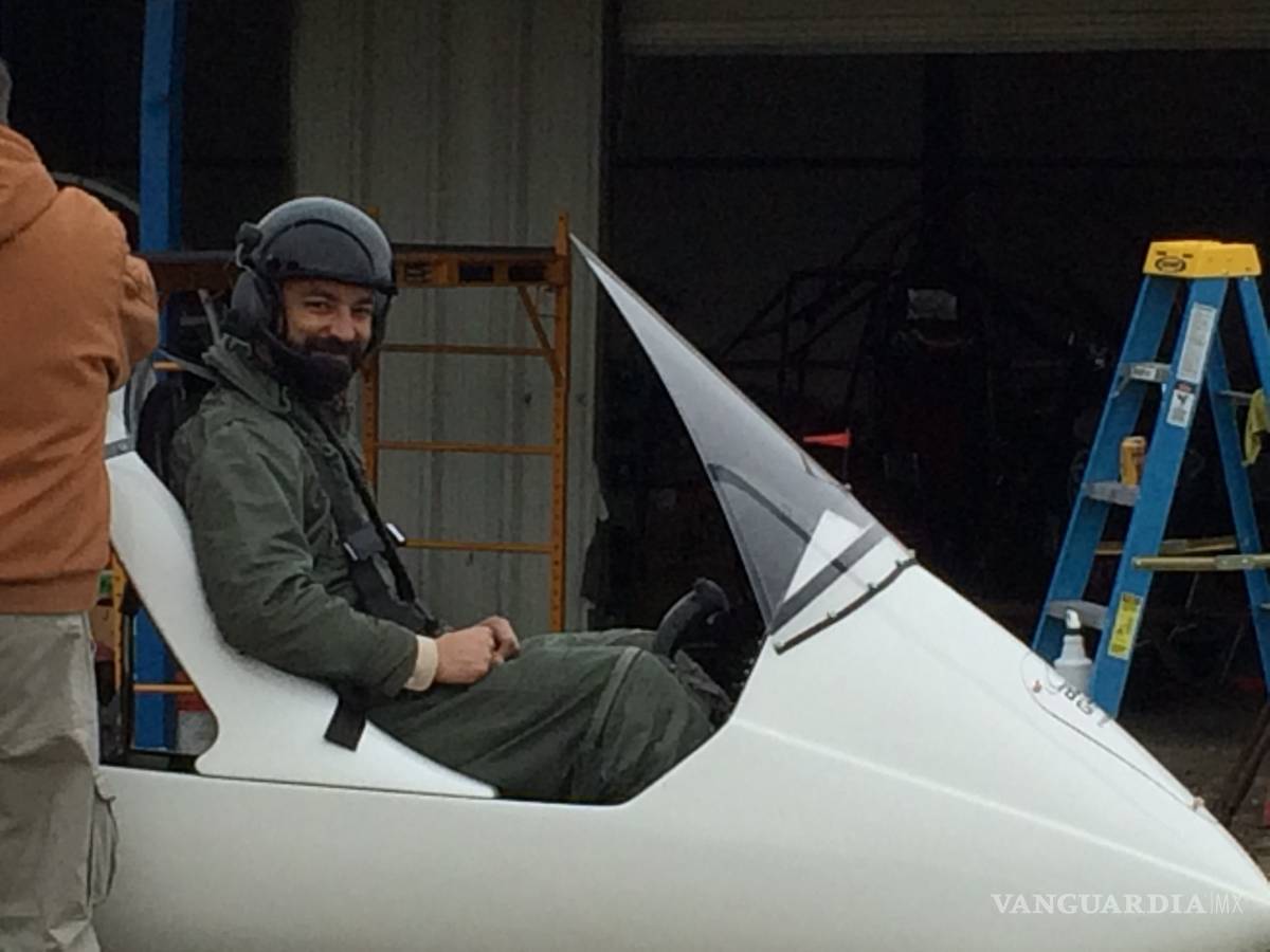 $!Saltillense construye un auto volador.