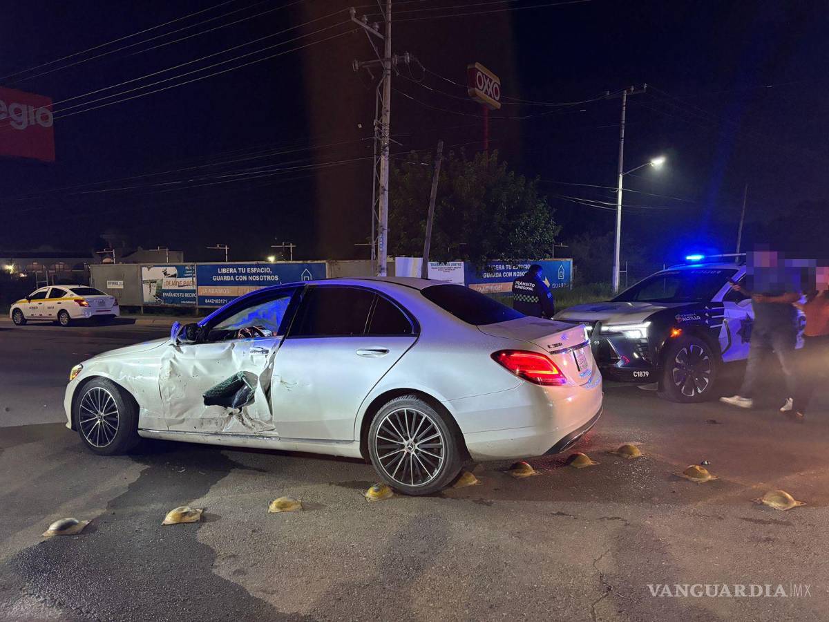 $!Elementos de Tránsito y Policía Municipal acudieron para controlar la situación.