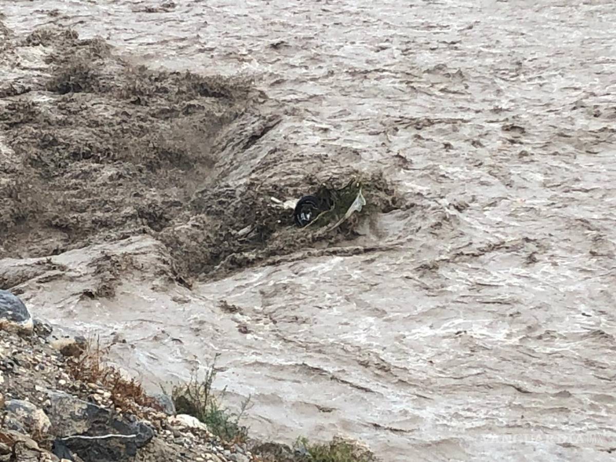$!Hallan sin vida a mujer que fue arrastrada por arroyo en Ramos; menor de 11 años sobrevive