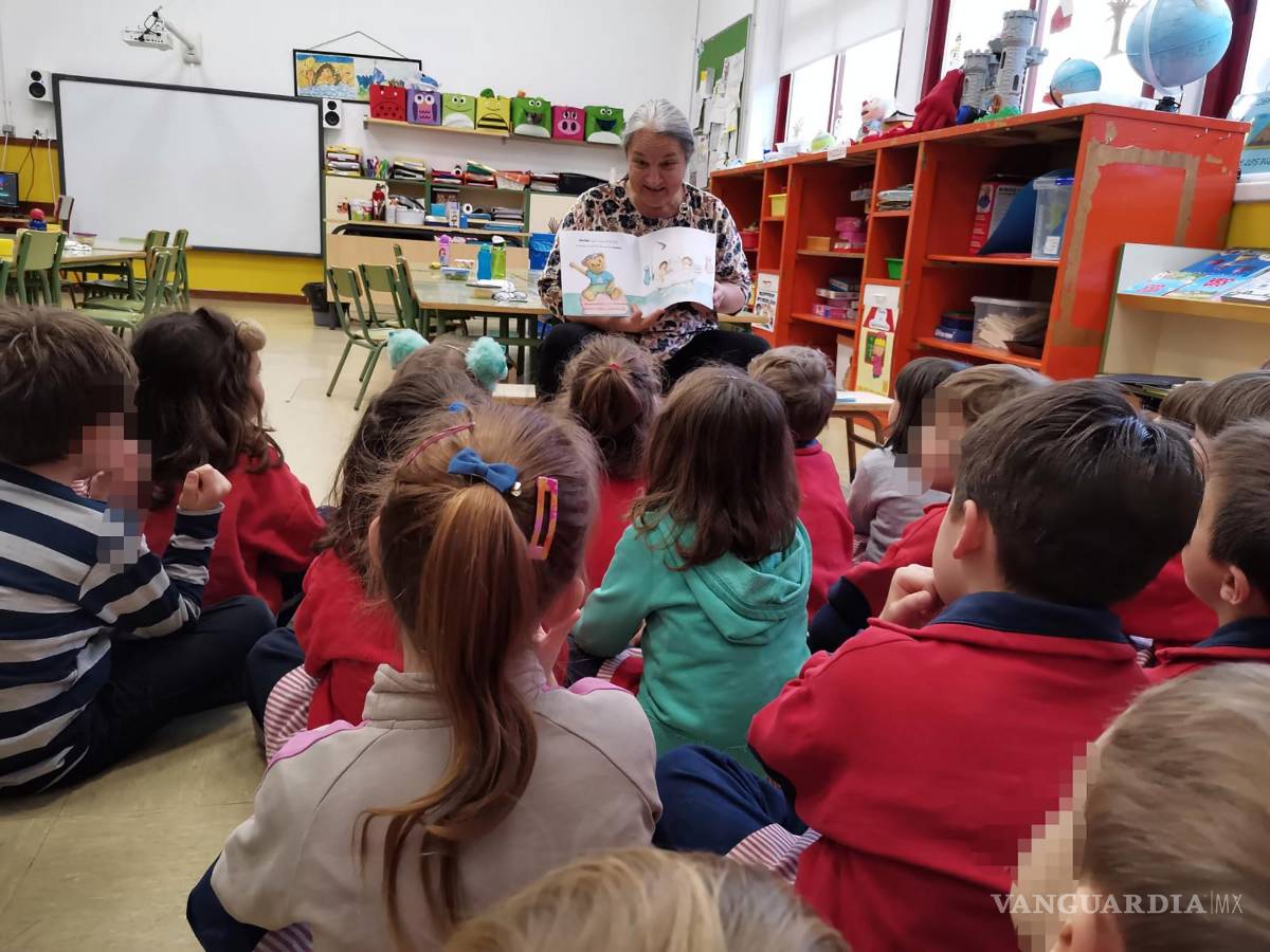 $!Psicóloga Margarita G. Marqués impartiendo una charla de prevención.