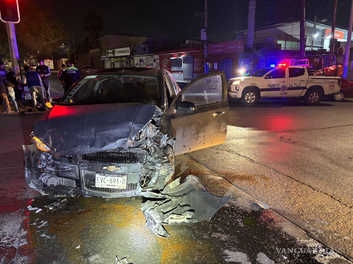 $!El Chevrolet Aveo terminó girando 180 grados tras el impacto en Vista Hermosa.