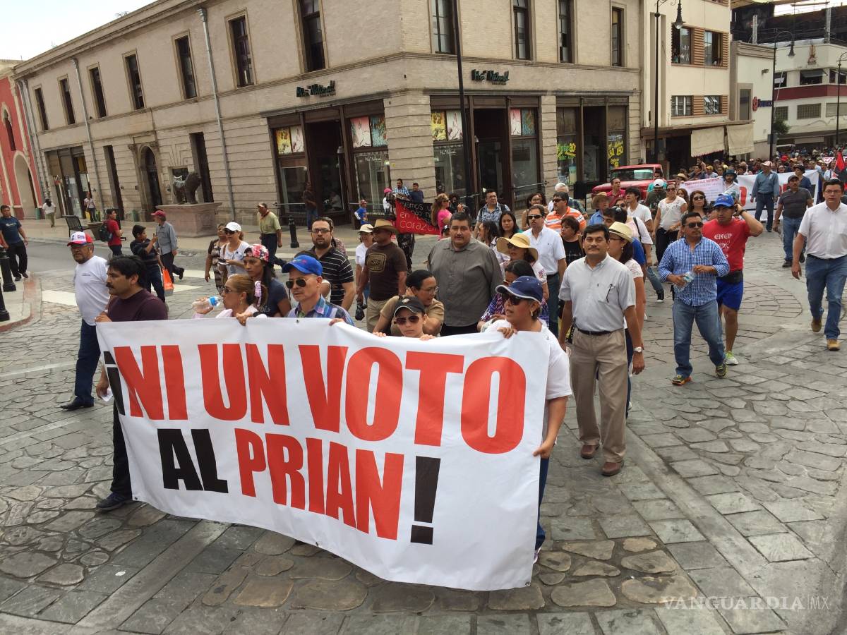 $!Grupos ciudadanos y magisteriales de Coahuila protestan por conflicto en Oaxaca (FOTOS)