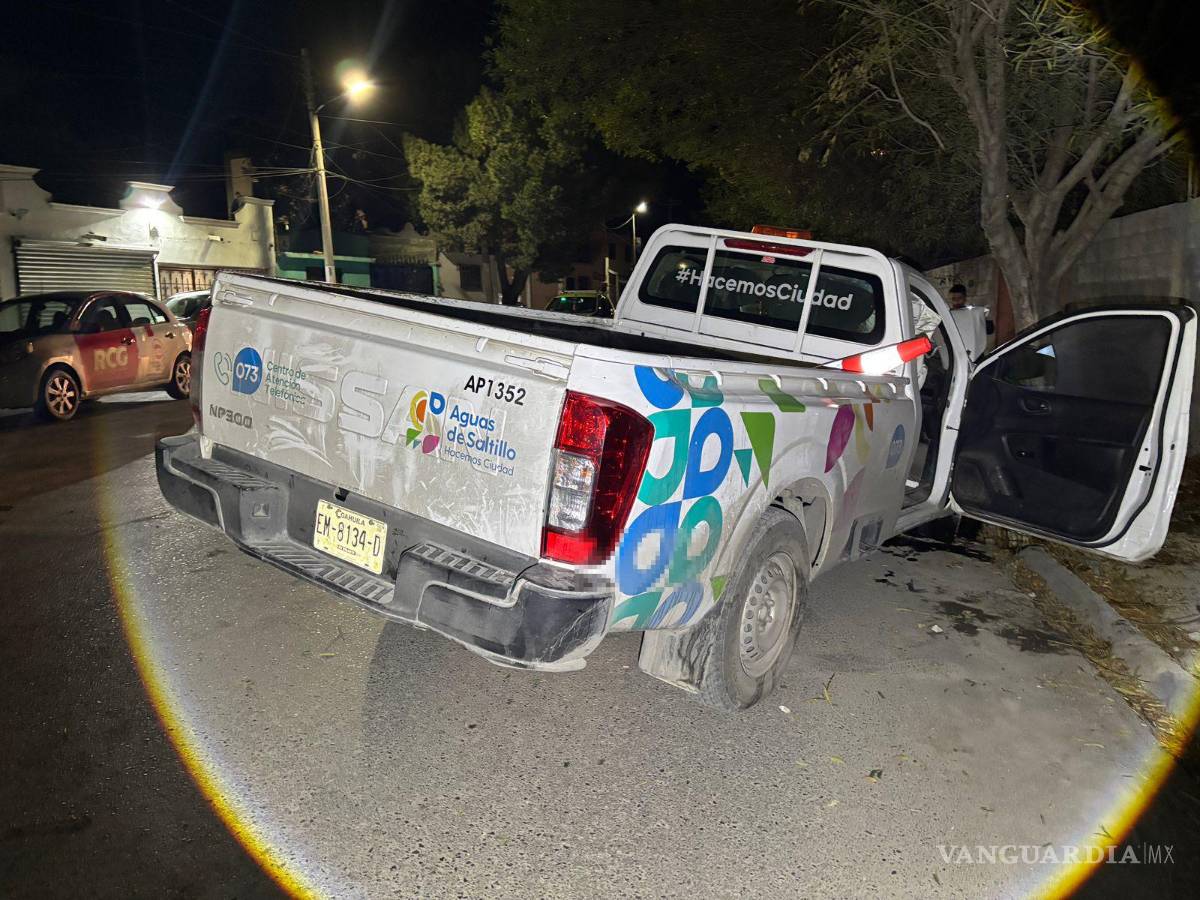 $!Agentes de Tránsito Municipal aseguraron la unidad accidentada en espera de que el propietario responda por los daños.
