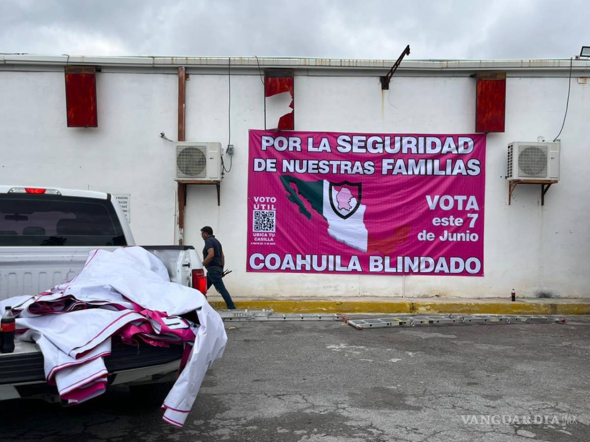$!A través de lonas instaladas en puntos visibles, activistas buscan motivar a la población a salir a votar y analizar con responsabilidad las propuestas.