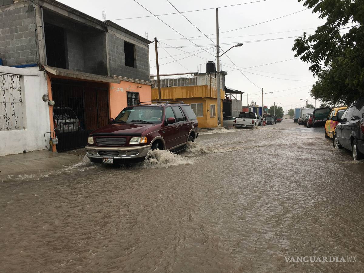$!Otro día de fuertes lluvias en Saltillo