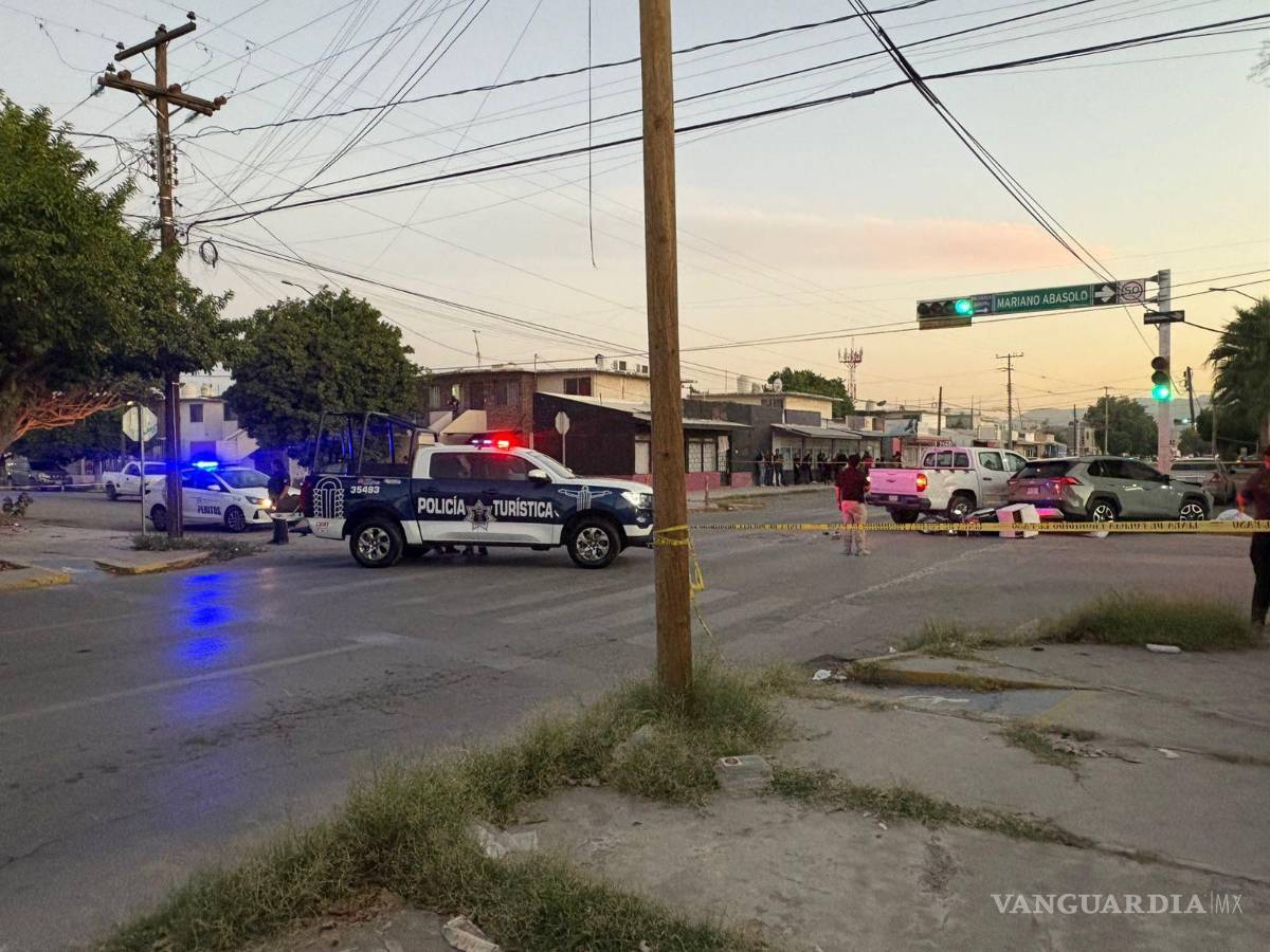 $!Las dos camionetas implicadas permanecieron aseguradas en el lugar mientras avanzaban las diligencias.