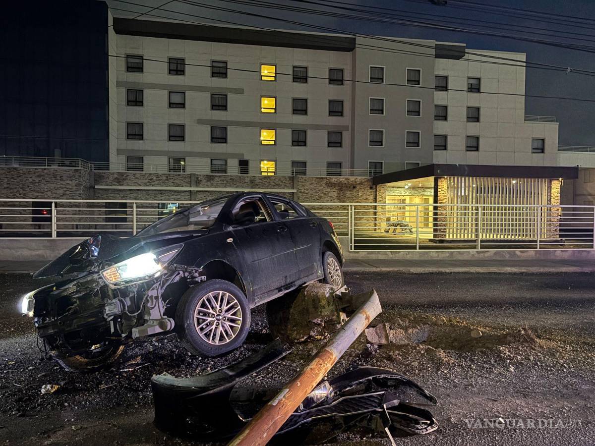 $!La conductora alegó que otro vehículo la chocó por alcance.