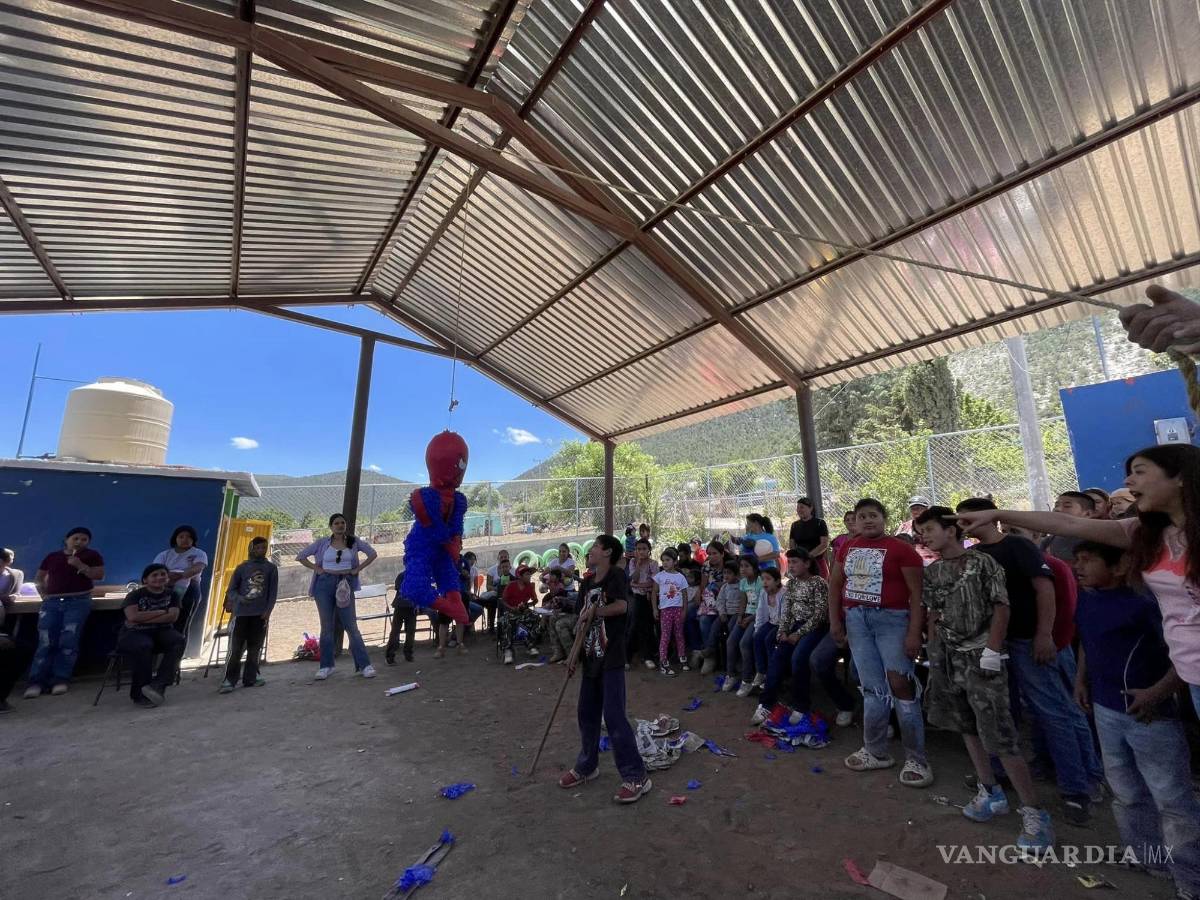 $!Hasta piñata hubo para los pequeños.