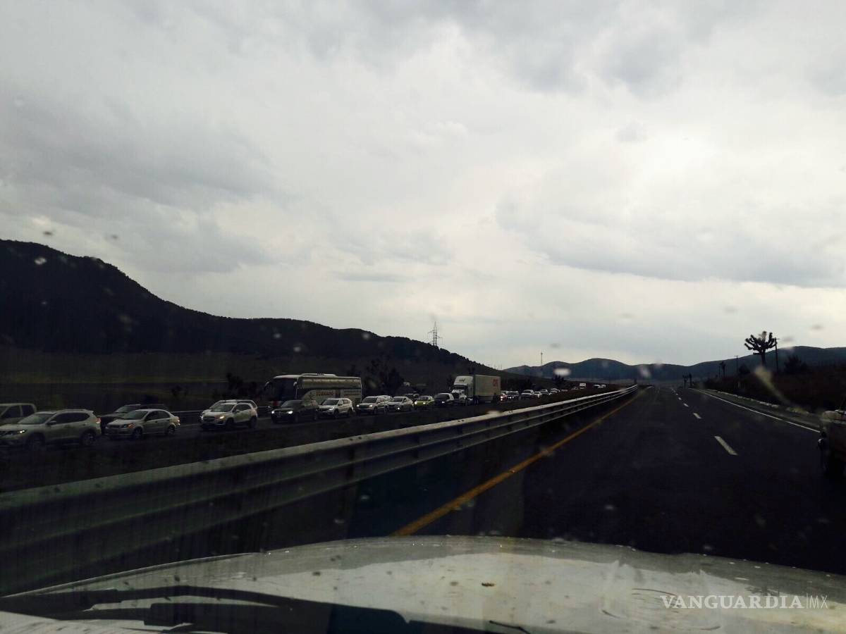$!Vacacionistas viven su viacrucis de regreso a Saltillo