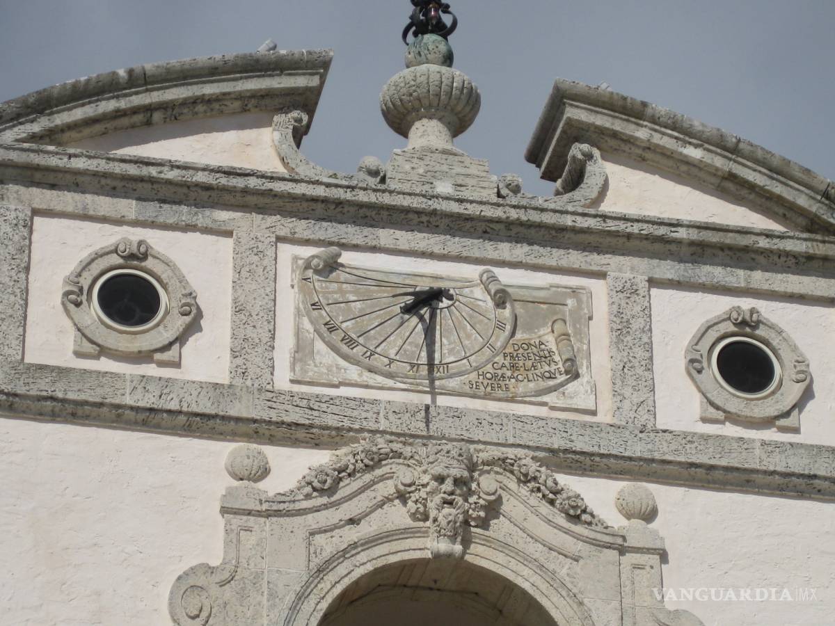 $!100 años cambiando la hora