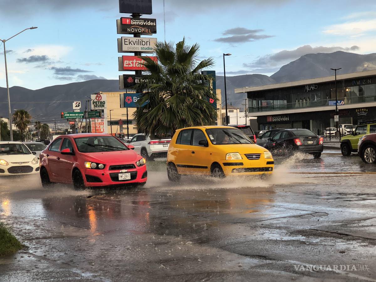 $!Pese a las lluvias, la onda de calor continúa en Saltillo, incrementando riesgos a la salud.