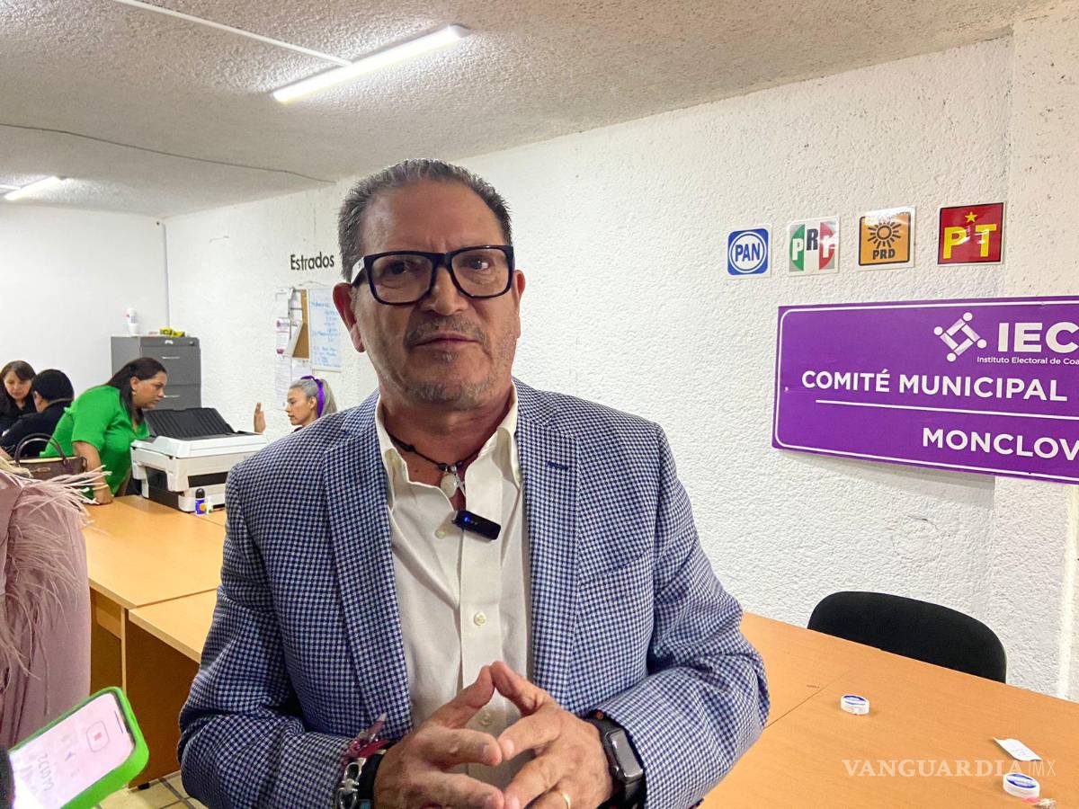 $!El “transparente”, como es apodado en la política, llegó puntualmente a las 19:00 horas del domingo al Comité Municipal Electoral en la capital del acero.