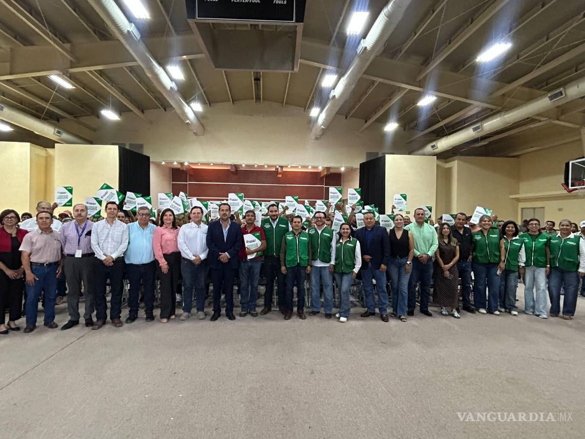 $!Familias beneficiarias recibieron sus documentos durante la jornada realizada este viernes; 392 escrituras fueron entregadas en municipios de la Región Centro.